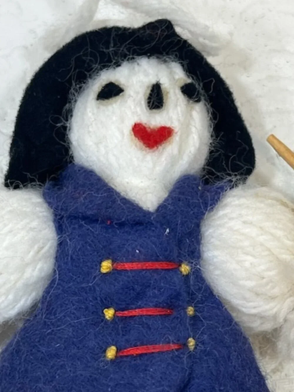 VTG Handmade White Looped Yarn Snowman Christmas Ornament Felt Clothing 4.25